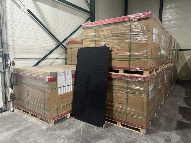 Set van 180 full black (430 wp) zonnepanelen (totaal vermogen 77.400 wp) - afbeelding 5 van  6