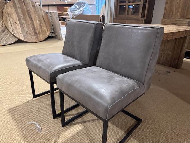 Set van 2 eetkamerstoelen, grijs afrikaleer, zwart metalen onderstel - afbeelding 2 van  5