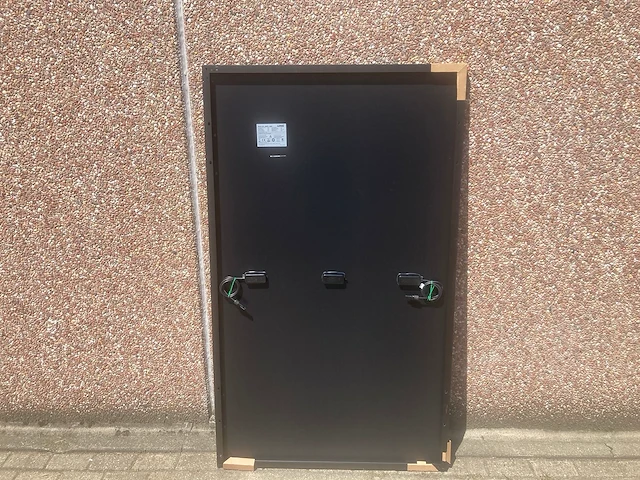 Set van 20 full black longi (350 wp) zonnepanelen en 1 blaupunkt bpt-v03-06.0 omvormer (3-fase) - afbeelding 4 van  9