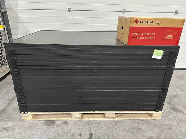 Set van 22 full black zonnepanelen (400 wp) met goodwe 10.0k omvormer (3-fase) - afbeelding 1 van  7