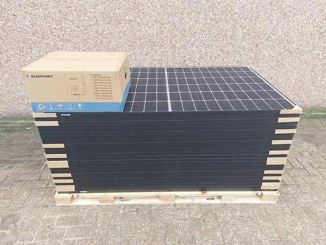Set van 24 black ja solar jam60s20 375/mr zonnepanelen en 1 blaupunkt bpt-v03-08.0 omvormer (3-fase) - afbeelding 1 van  11