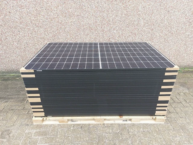 Set van 24 black ja solar jam60s20 375/mr zonnepanelen en 1 blaupunkt bpt-v03-08.0 omvormer (3-fase) - afbeelding 4 van  11