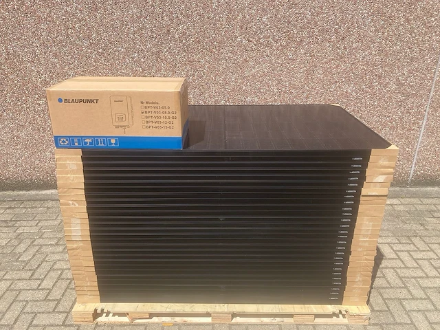 Set van 28 full black longi (350 wp) zonnepanelen en 1 blaupunkt bpt-v03-08.0 omvormer (3-fase) - afbeelding 1 van  11
