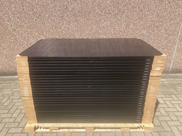 Set van 28 full black longi (350 wp) zonnepanelen en 1 blaupunkt bpt-v03-08.0 omvormer (3-fase) - afbeelding 4 van  11