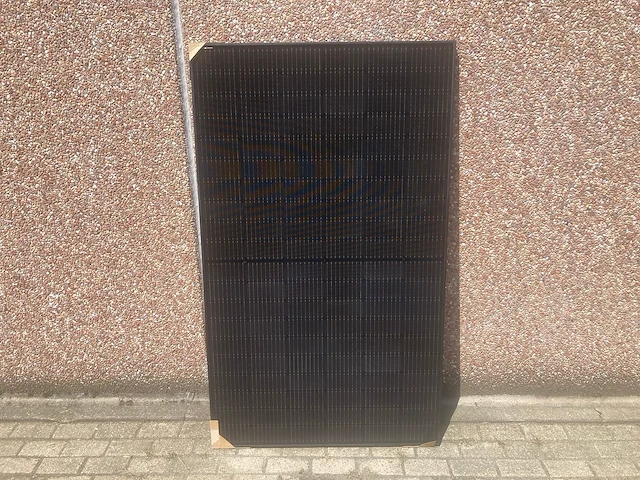 Set van 28 full black longi (350 wp) zonnepanelen en 1 blaupunkt bpt-v03-08.0 omvormer (3-fase) - afbeelding 5 van  11