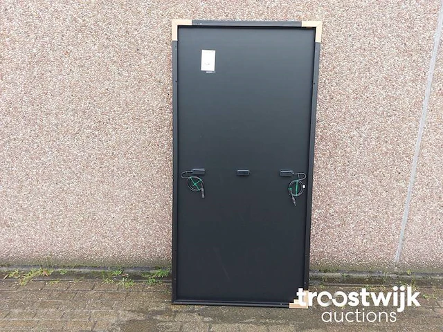 Set van 32 full black longi (425 wp) zonnepanelen en 1 blaupunkt bpt-v03-12.0 omvormer (3-fase) - afbeelding 8 van  13