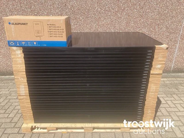 Set van 34 full black longi (350 wp) zonnepanelen en 1 blaupunkt bpt-v03-10.0 omvormer (3-fase) - afbeelding 1 van  9