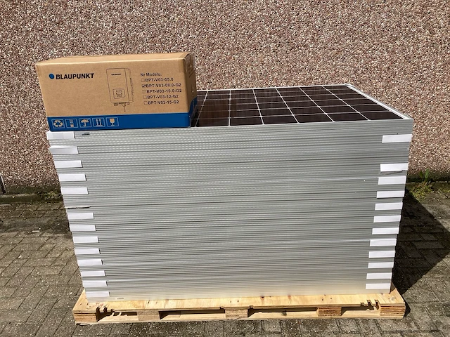 Set van 36 astronergy 310 wp glas-glas zonnepanelen en 1 blaupunkt bpt-v03-10.0 omvormer (3-fase) - afbeelding 1 van  10