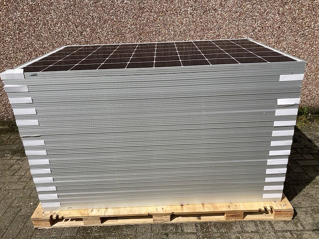 Set van 36 astronergy 310 wp glas-glas zonnepanelen en 1 blaupunkt bpt-v03-10.0 omvormer (3-fase) - afbeelding 3 van  10
