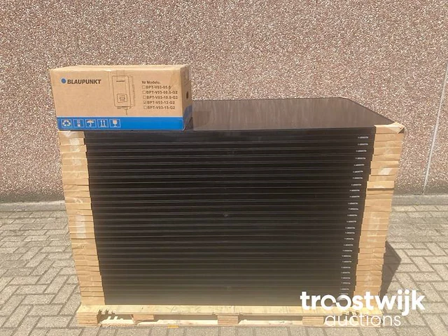 Set van 36 full black longi (350 wp) zonnepanelen en 1 blaupunkt bpt-v03-12.0 omvormer (3-fase) - afbeelding 1 van  11