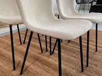 Set van 4 eetkamerstoelen in wit bouclé wit / zwart - afbeelding 3 van  6
