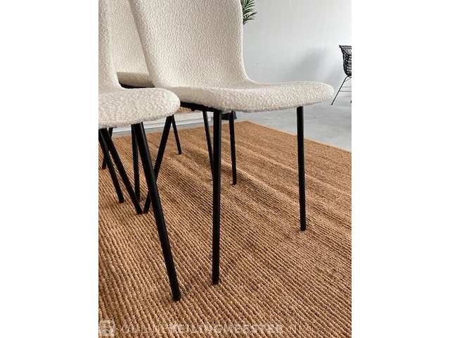 Set van 4 eetkamerstoelen in wit bouclé wit / zwart - afbeelding 6 van  6