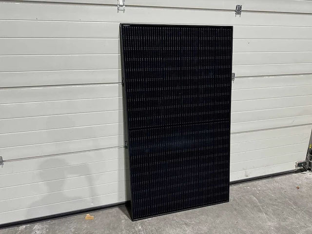 Set van 4 zonnepanelen (370 wp) en 1 solis 1.5k omvormer (1-fase) - afbeelding 3 van  8