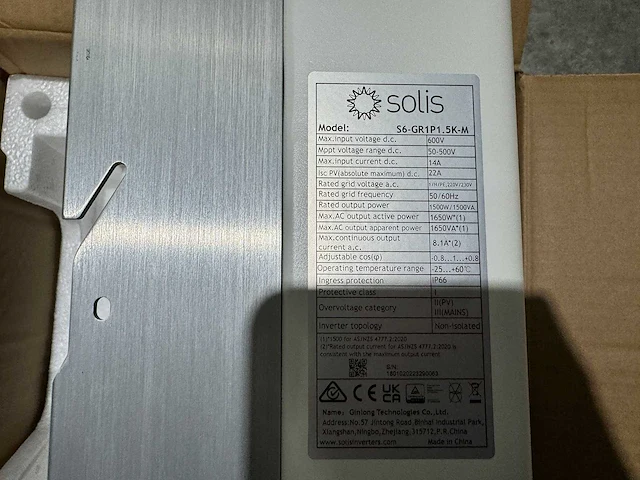 Set van 4 zonnepanelen (370 wp) en 1 solis 1.5k omvormer (1-fase) - afbeelding 7 van  8