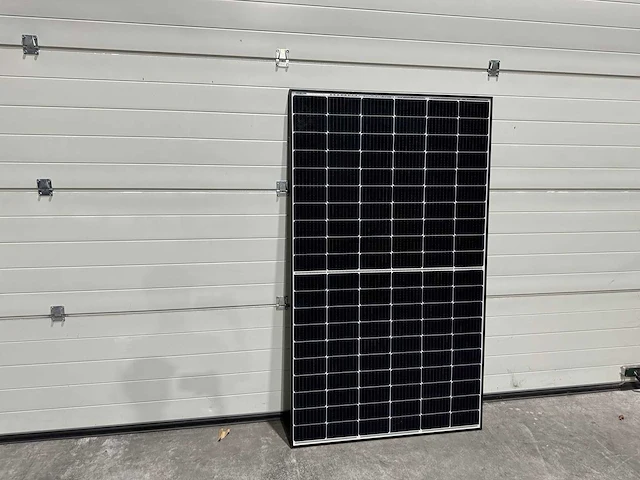 Set van 4 zonnepanelen (375 wp) en 1 solis 1.5k omvormer (1-fase) - afbeelding 3 van  8