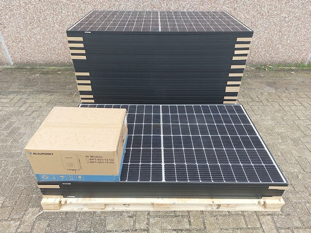 Set van 45 black ja solar jam60s20 375/mr zonnepanelen en 1 blaupunkt bpt-v03-15.0 omvormer (3-fase) - afbeelding 1 van  11