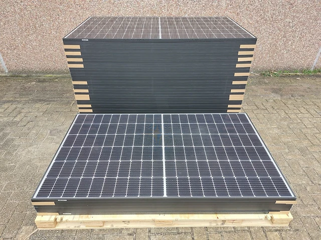 Set van 45 black ja solar jam60s20 375/mr zonnepanelen en 1 blaupunkt bpt-v03-15.0 omvormer (3-fase) - afbeelding 4 van  11