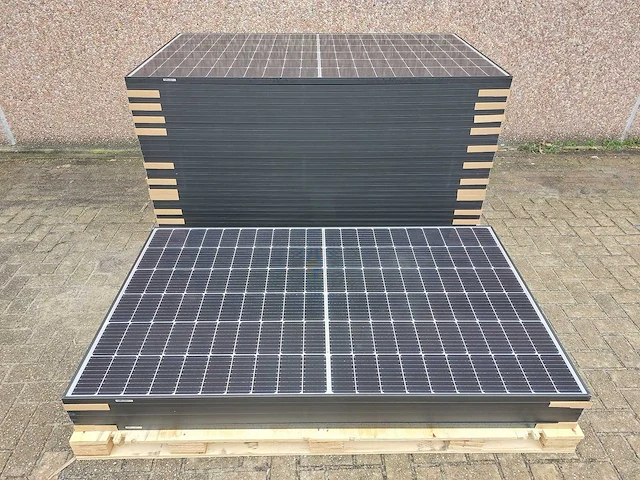 Set van 45 black ja solar jam60s20 375/mr zonnepanelen en 1 blaupunkt bpt-v03-15.0 omvormer (3-fase) - afbeelding 4 van  11