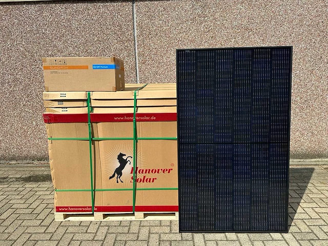 Set van 48 full black (345 wp) zonnepanelen en 1 sungrow 15k omvormer (3-fase) - afbeelding 1 van  10