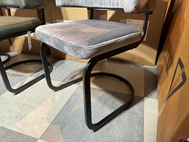 Set van 6 eetkamerstoelen, grijs velvet, zwart metalen onderstel - afbeelding 4 van  4