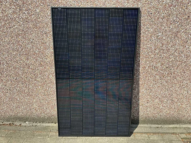 Set van 72 full black (345 wp) zonnepanelen (totaal vermogen 24.840 wp) - afbeelding 3 van  6