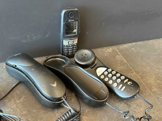 Set van drie telefoons - afbeelding 1 van  2