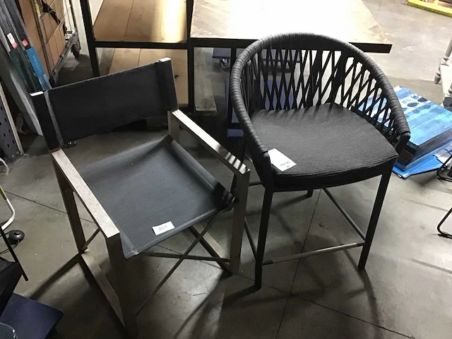 Set van twee verschillende borek stoelen - afbeelding 1 van  5