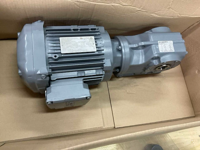 Sew-eurodrive elektromotor “ongebruikt” (3x) - afbeelding 2 van  15