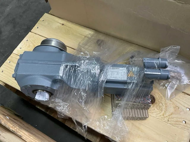 Sew-eurodrive elektromotor “ongebruikt” (3x) - afbeelding 6 van  15