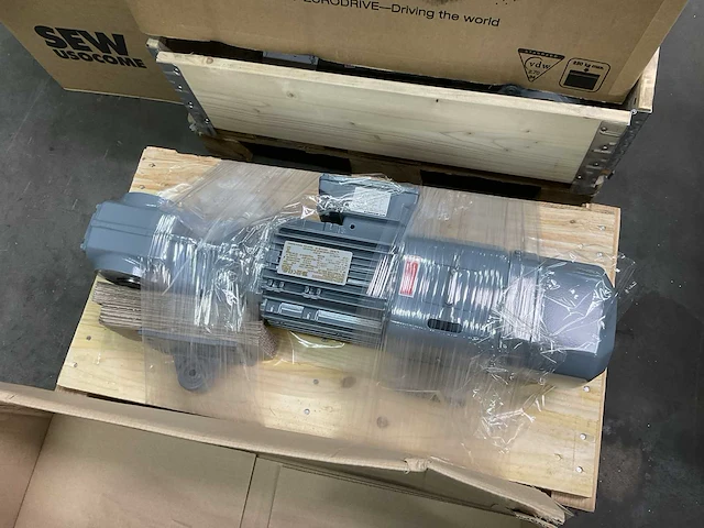 Sew-eurodrive elektromotor “ongebruikt” (3x) - afbeelding 12 van  15
