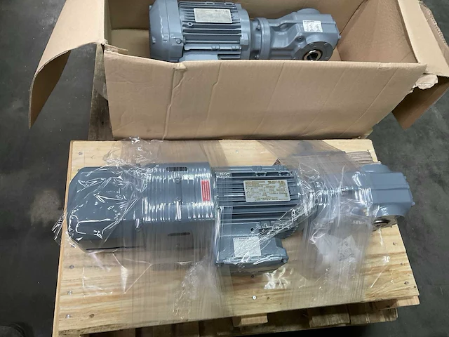Sew-eurodrive elektromotor “ongebruikt” (3x) - afbeelding 13 van  15