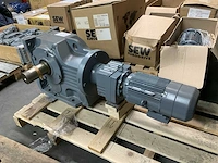 Sew-eurodrive k107 r77 drn100l4/be5/ri elektromotor “ongebruikt” - afbeelding 1 van  5
