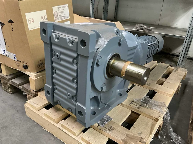 Sew-eurodrive k107 r77 drn100l4/be5/ri elektromotor “ongebruikt” - afbeelding 3 van  5