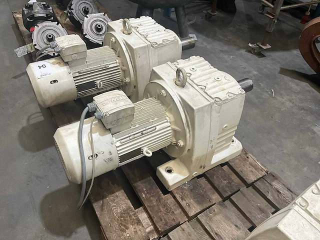 Sew eurodrive r107 elektromotor (2x) - afbeelding 1 van  5