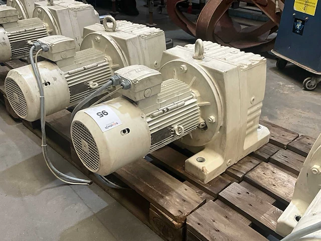 Sew eurodrive r107 elektromotor (2x) - afbeelding 1 van  6