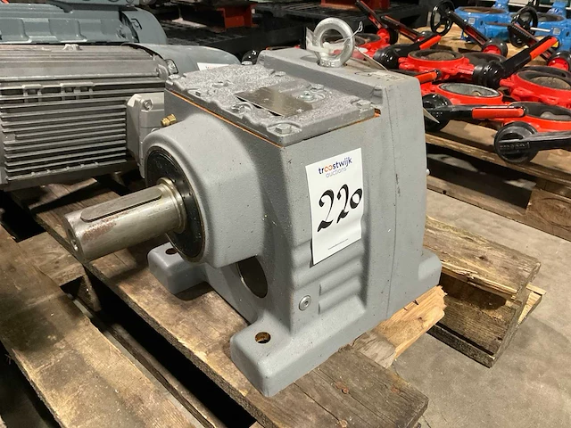 Sew-eurodrive r87/a tandwielkast - afbeelding 1 van  2