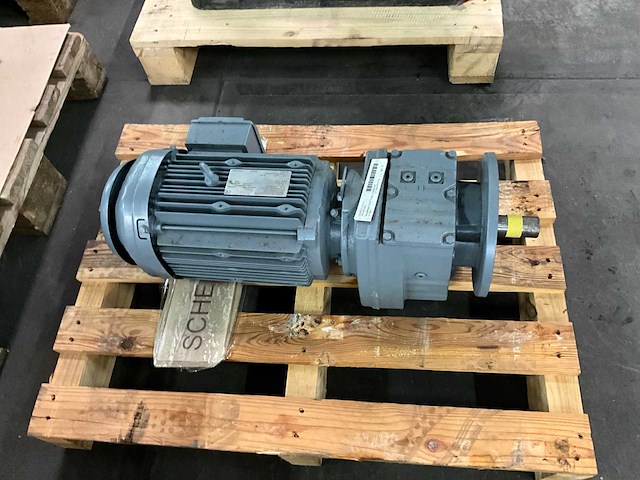 Sew rf57 dre100lc4/c reductormotor - afbeelding 2 van  4