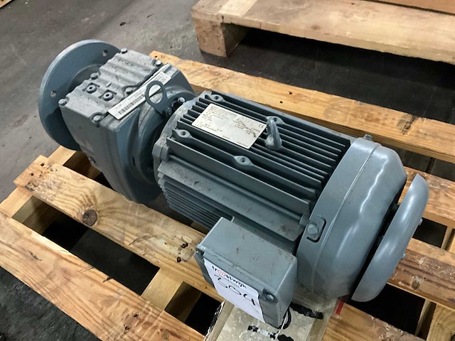 Sew rf57 dre100lc4/c reductormotor - afbeelding 3 van  4