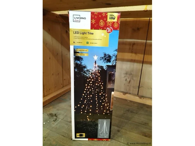 Sfeer verlichting voor buiten, kerstboom met 200 led lampjes - afbeelding 1 van  1
