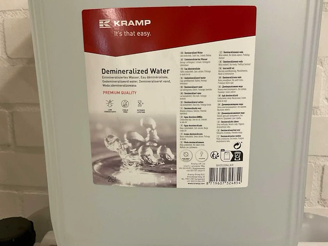 Shampoo & gedemineraliseerd water - afbeelding 3 van  4