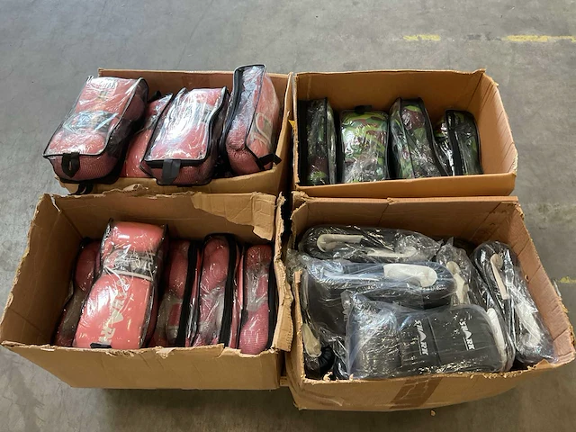 Shark partij bokshandschoenen, 42 paar - afbeelding 1 van  5