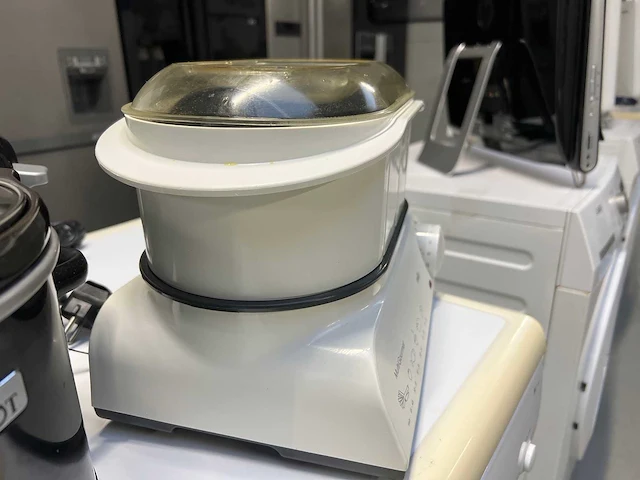 Sharp - sharp koelkast + braun multigourmet + inventum magnetron - afbeelding 3 van  23
