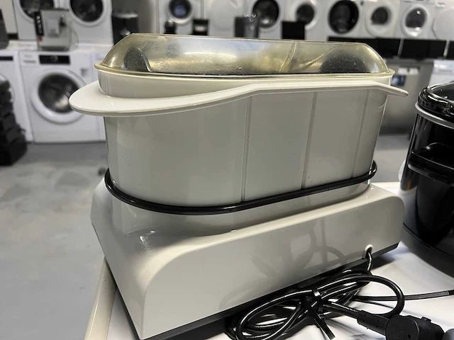 Sharp - sharp koelkast + braun multigourmet + inventum magnetron - afbeelding 4 van  23