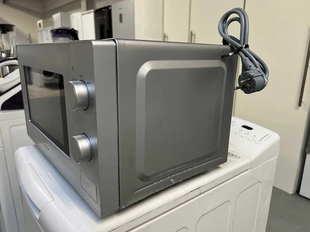 Sharp - sharp koelkast + braun multigourmet + inventum magnetron - afbeelding 11 van  23