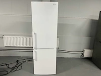 Sharp - sharp koelkast + braun multigourmet + inventum magnetron - afbeelding 1 van  23