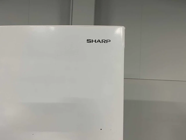 Sharp - sharp koelkast + braun multigourmet + inventum magnetron - afbeelding 12 van  23