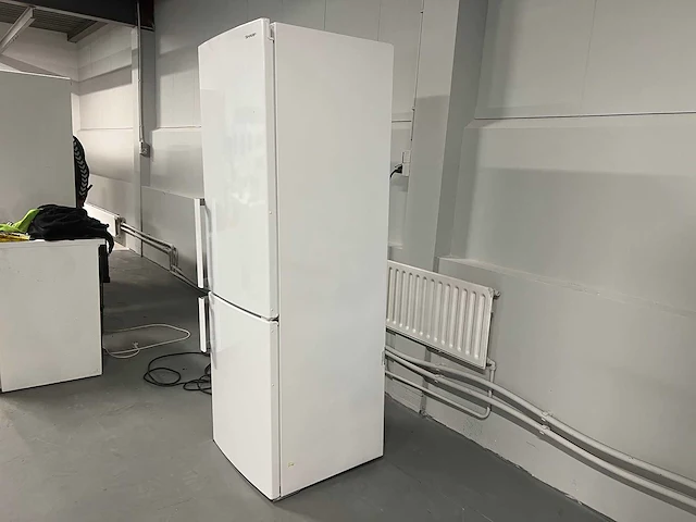 Sharp - sharp koelkast + braun multigourmet + inventum magnetron - afbeelding 17 van  23