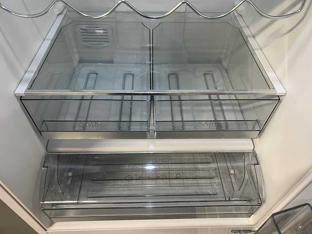 Sharp - sharp koelkast + braun multigourmet + inventum magnetron - afbeelding 19 van  23