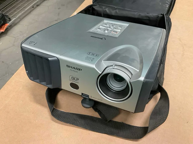 Sharp pg-f312x projector lcd - afbeelding 1 van  8