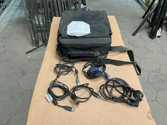 Sharp pg-f312x projector lcd - afbeelding 7 van  8
